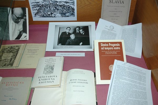 Z výstavky uspořádané Slovanskou knihovnou k jubileu O. Berkopce v roce 2007