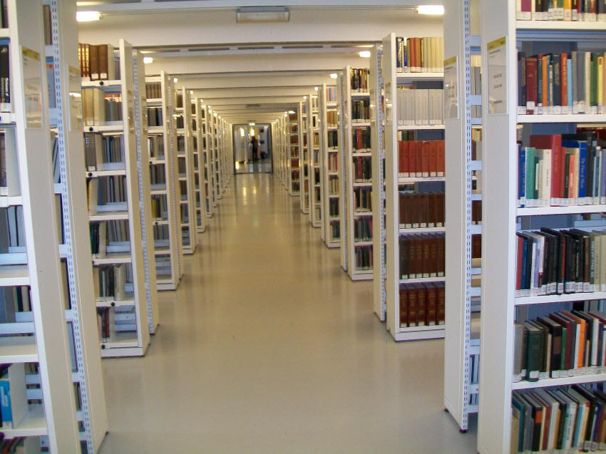Obr. 33 Interiéry univerzitní knihovna (archiv autorky)
