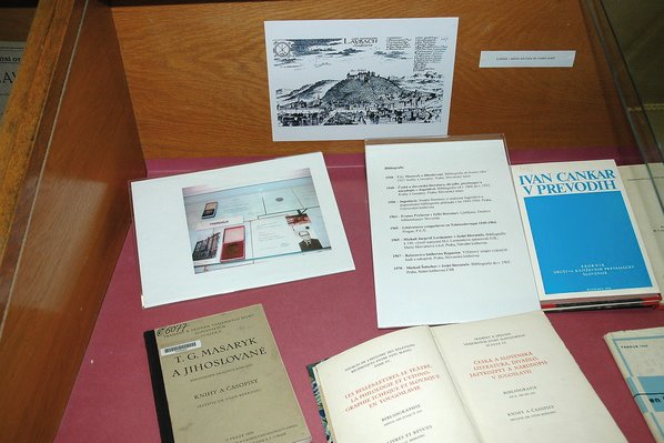 Z výstavky uspořádané Slovanskou knihovnou k jubileu O. Berkopce v roce 2007