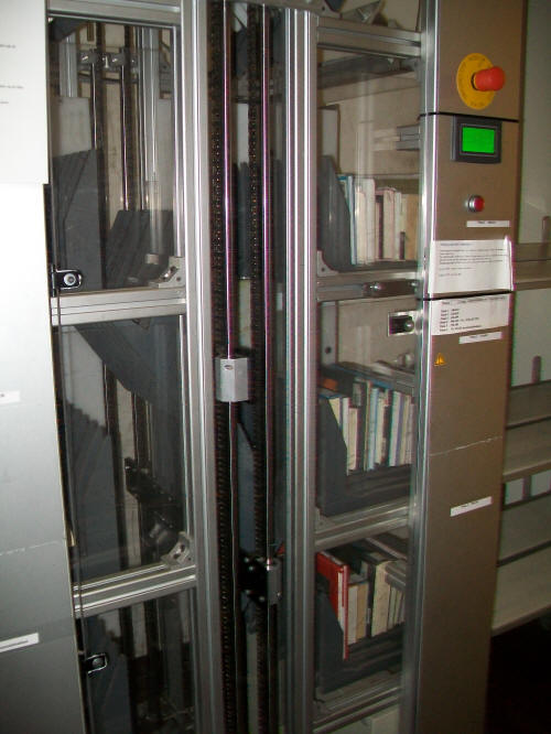 Obr. 47 Automat na třídění knih (archiv autorky)